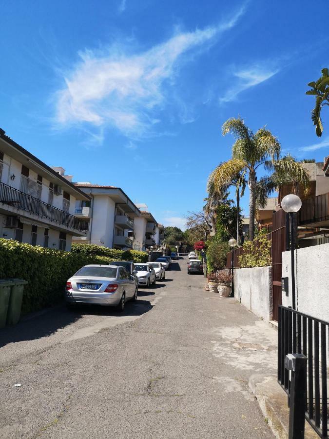 La Lampara Apartment Ачи Костелло Экстерьер фото